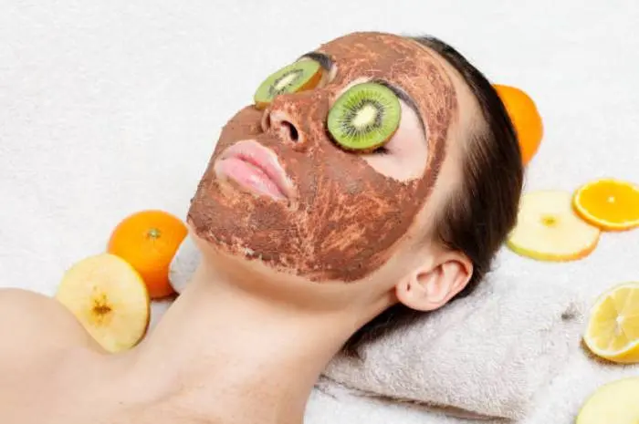 How to Make a Facial Mask with Natural Ingredients
